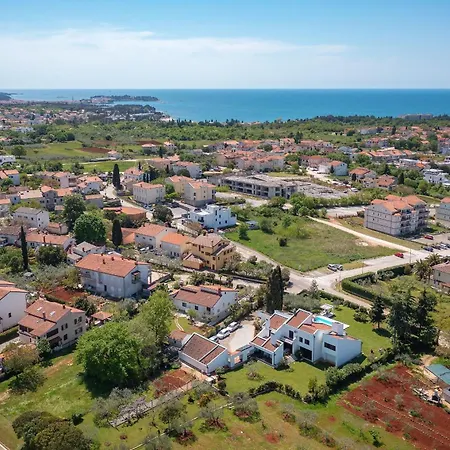 Bella Ana Villa *